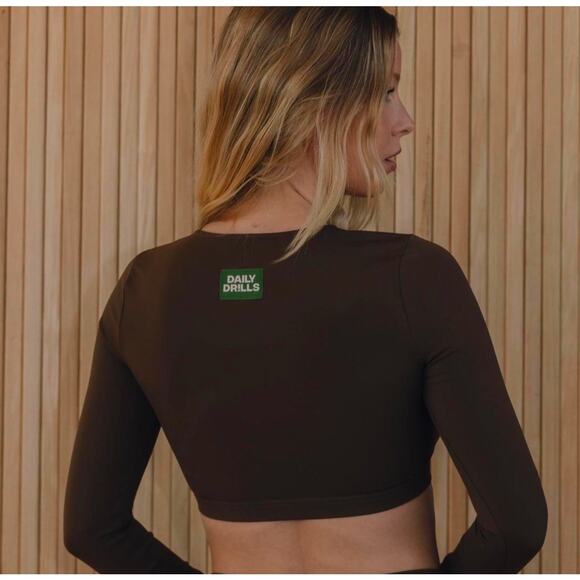 NWT Daily Drills Go! Cropped Long Sleeve - Coco - M - Picture 2 of 7